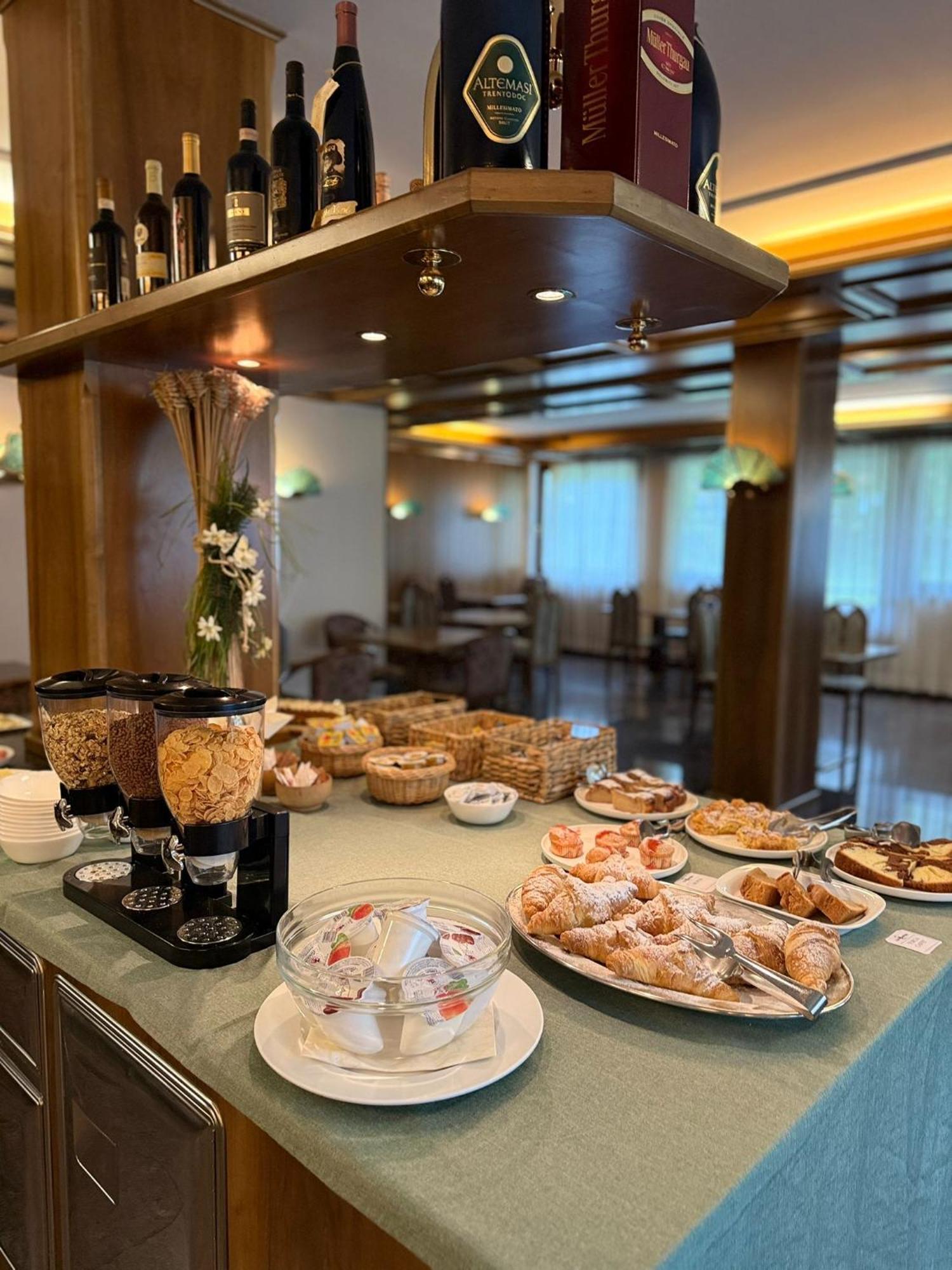 Hotel Quadrifoglio Pinzolo Esterno foto
